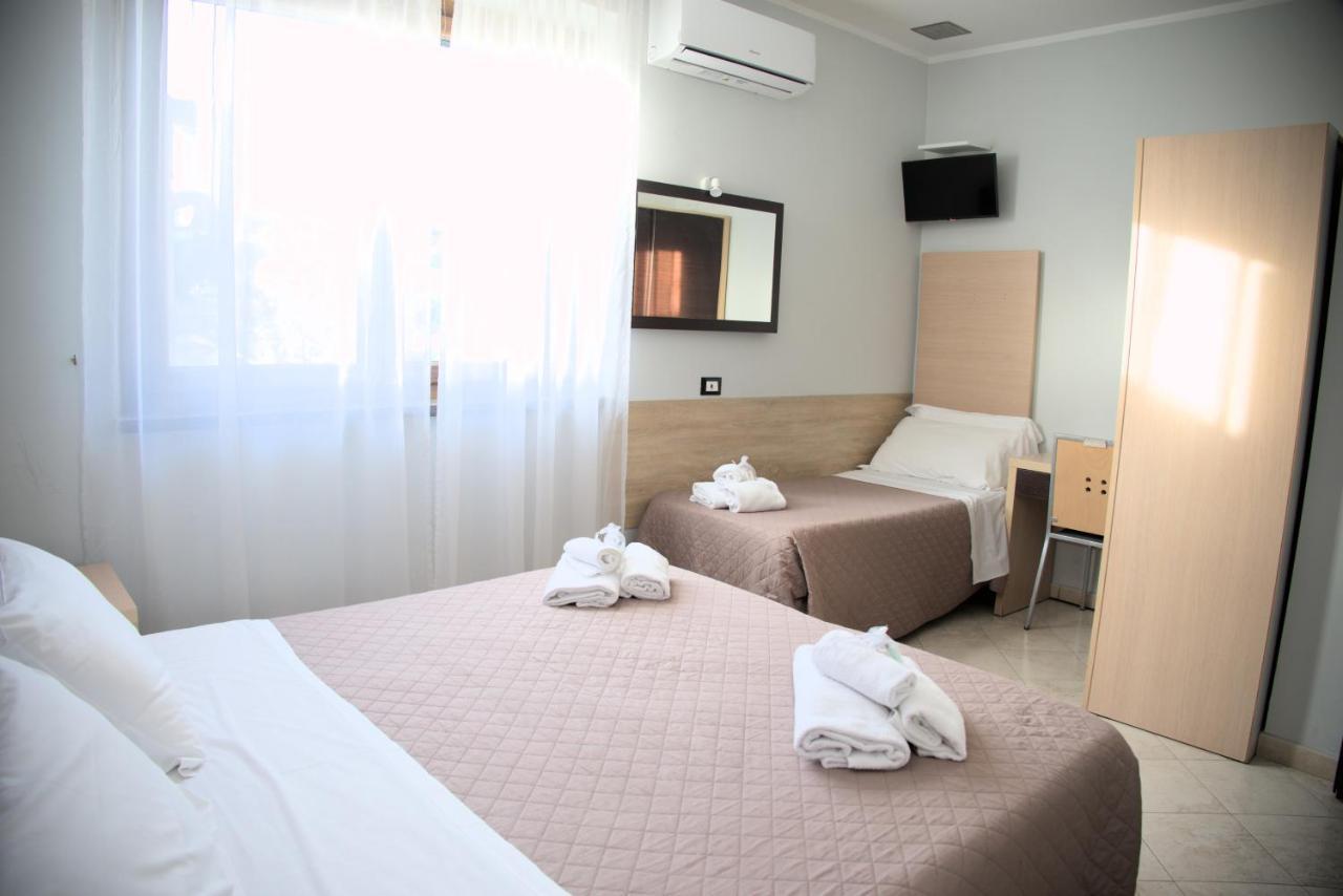 Hotel Dei Tartari Guidonia Esterno foto