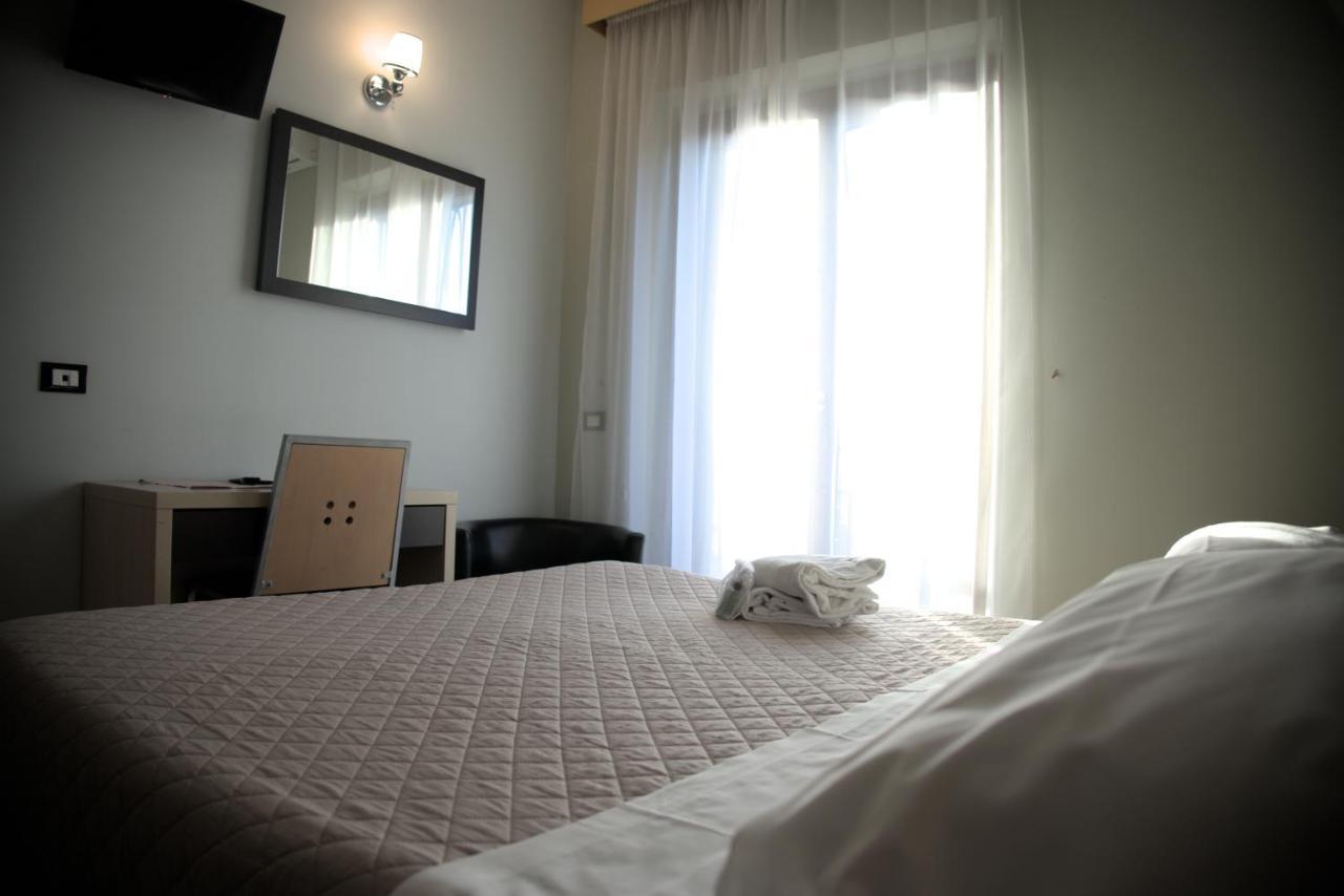 Hotel Dei Tartari Guidonia Esterno foto