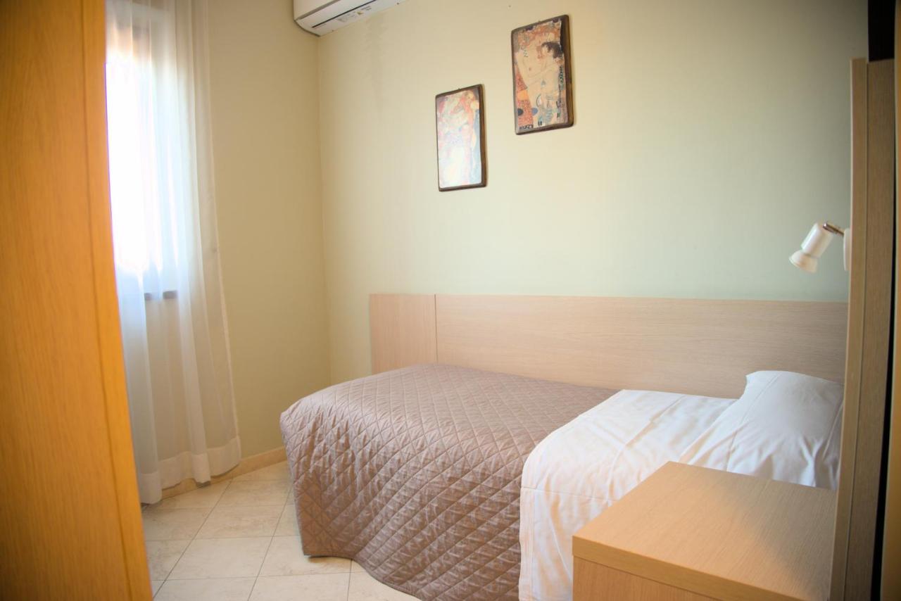 Hotel Dei Tartari Guidonia Esterno foto