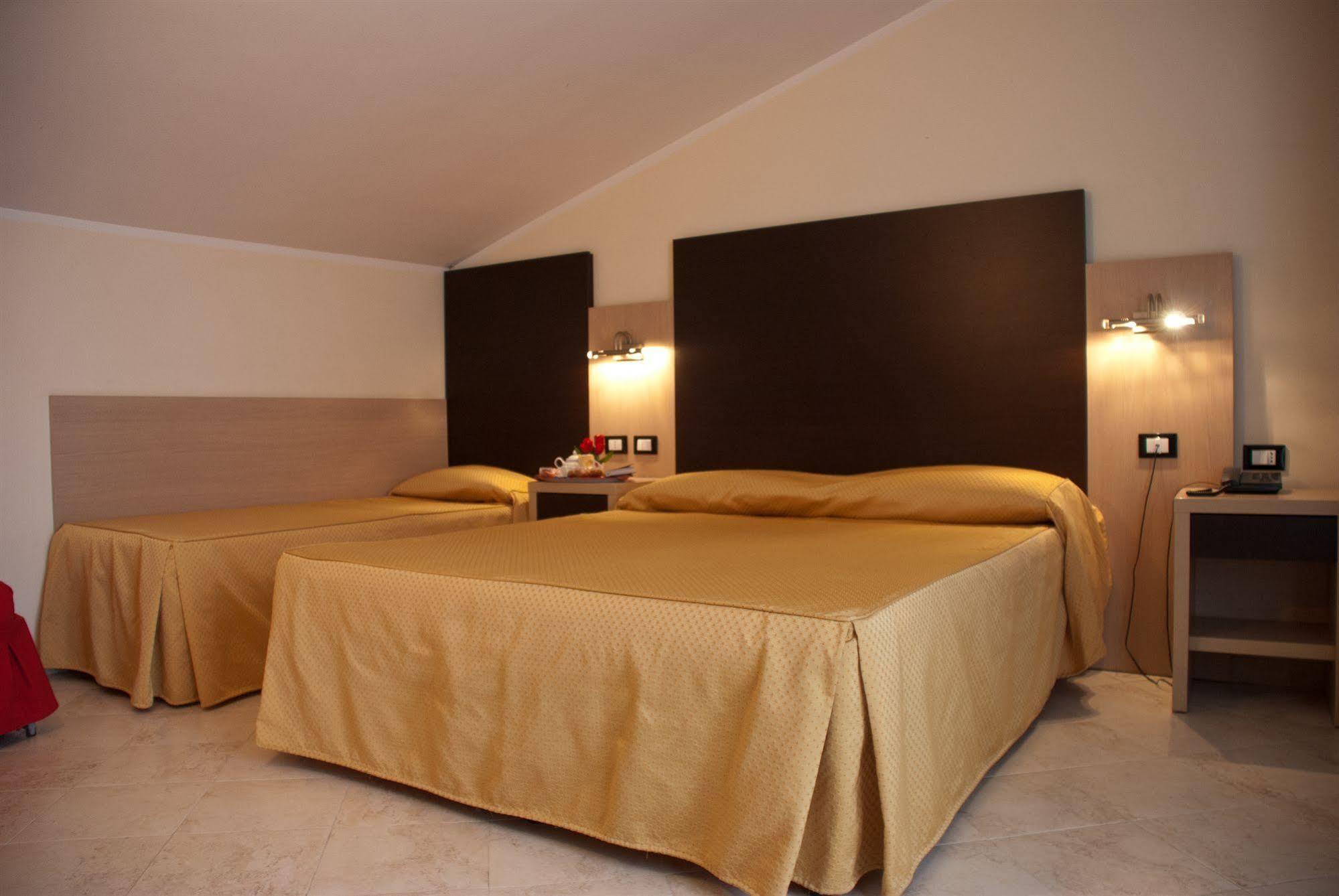 Hotel Dei Tartari Guidonia Esterno foto