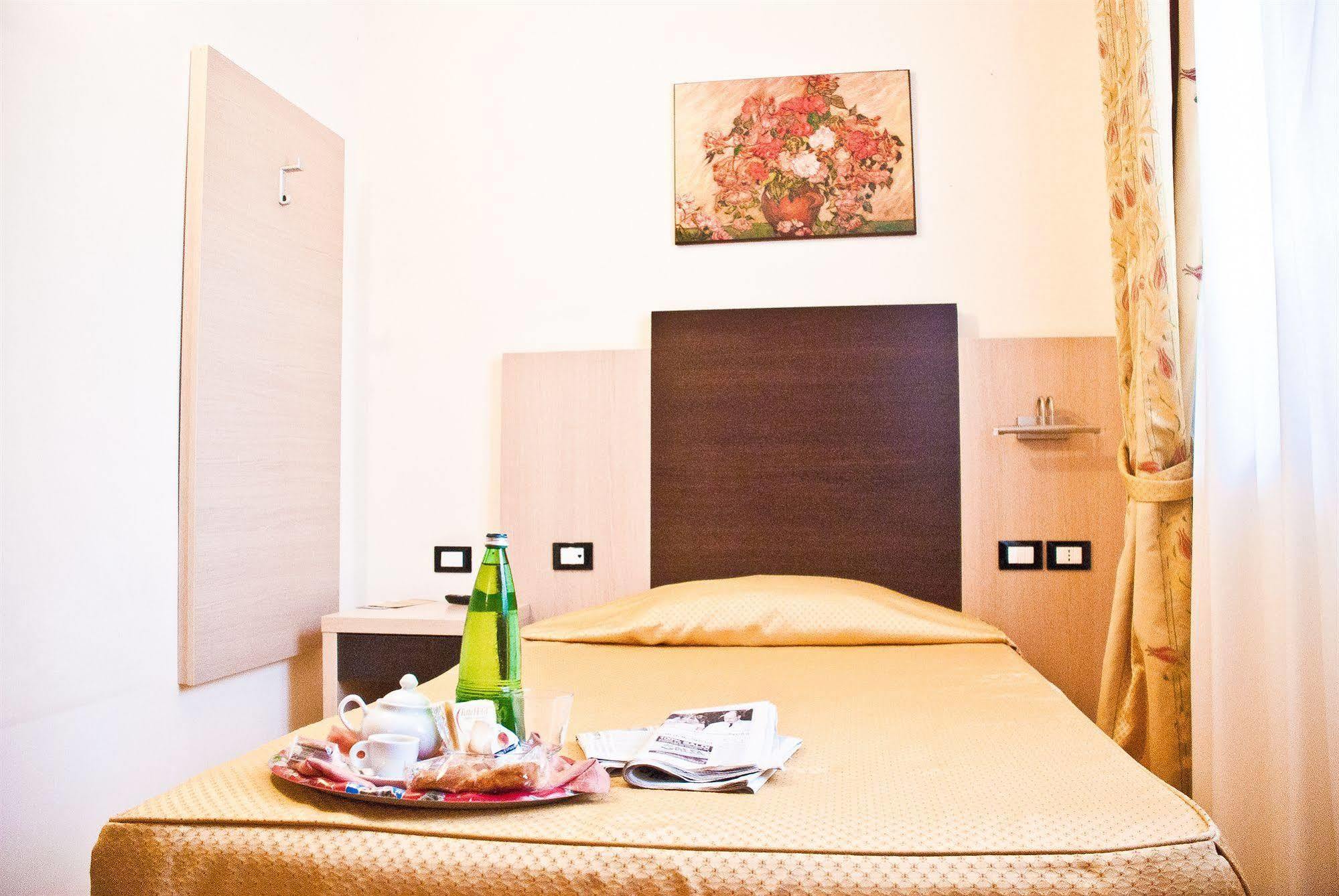 Hotel Dei Tartari Guidonia Esterno foto
